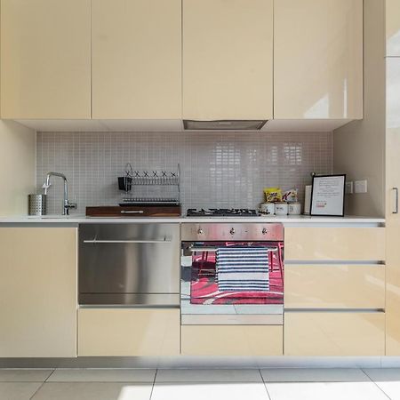 Light, Airy, Spacious Queens Road Apartment Melbourne Exterior photo